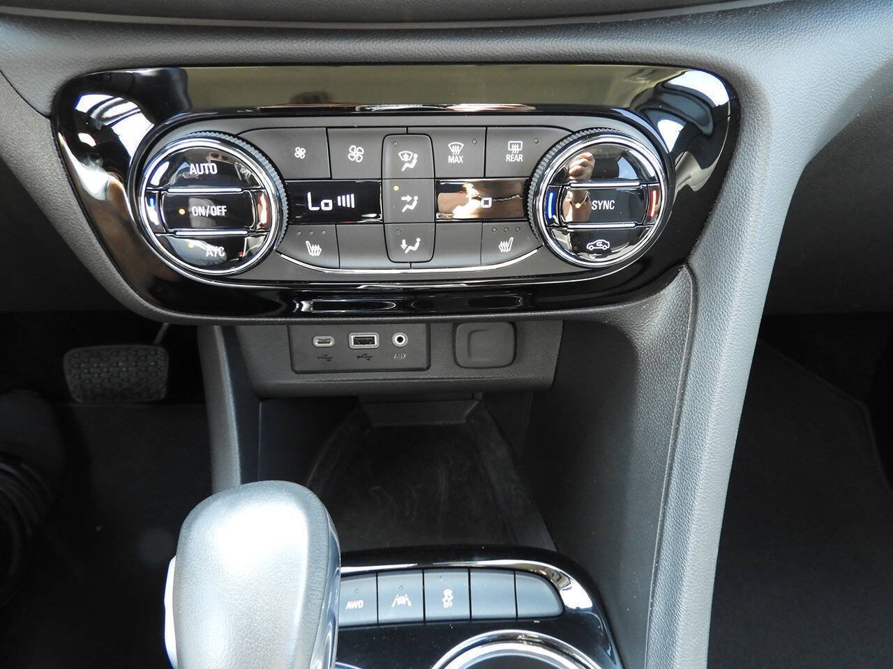 Used 2023 Buick Encore GX Select w/ Sport Touring Package AWD/4WD image 40