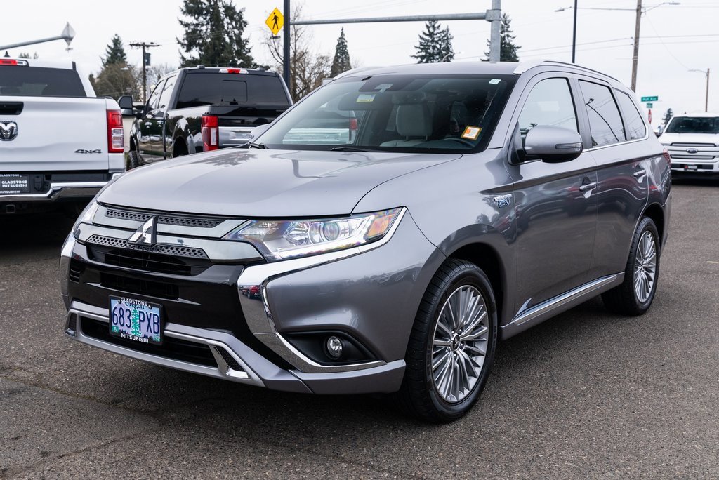 Used 2022 Mitsubishi Outlander LE image 3