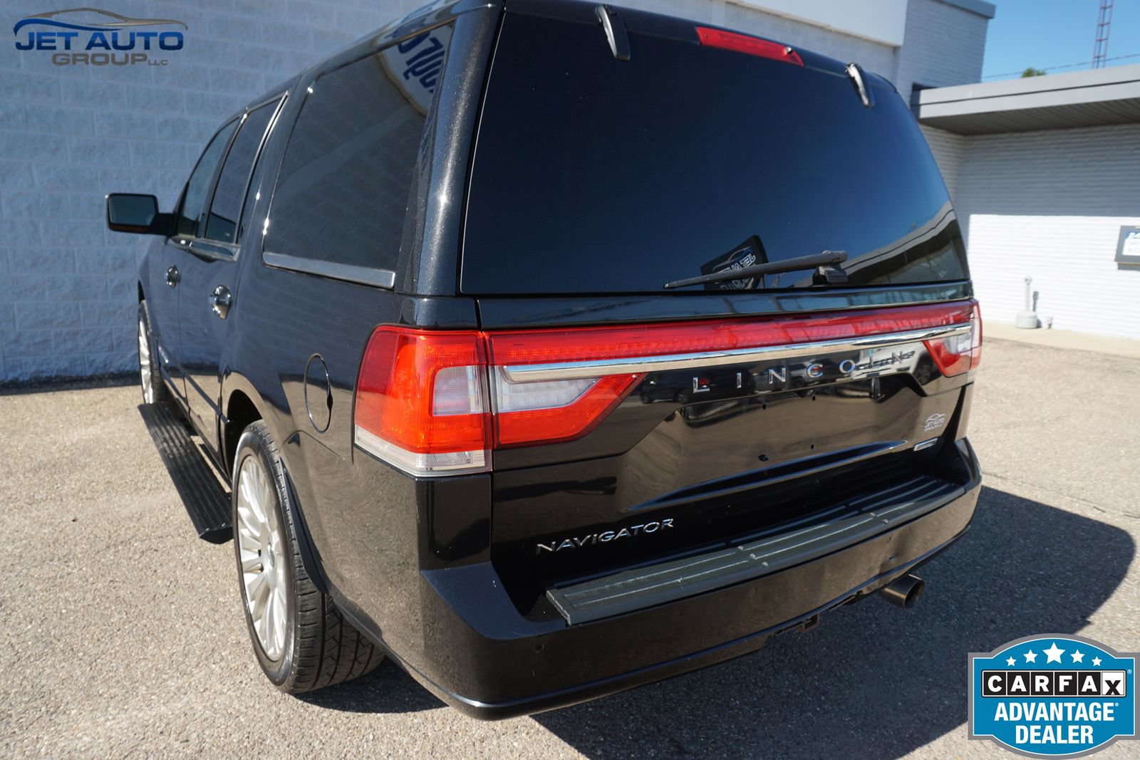 Used 2015 Lincoln Navigator 4WD w/ Equipment Group 101A Reserve image 9