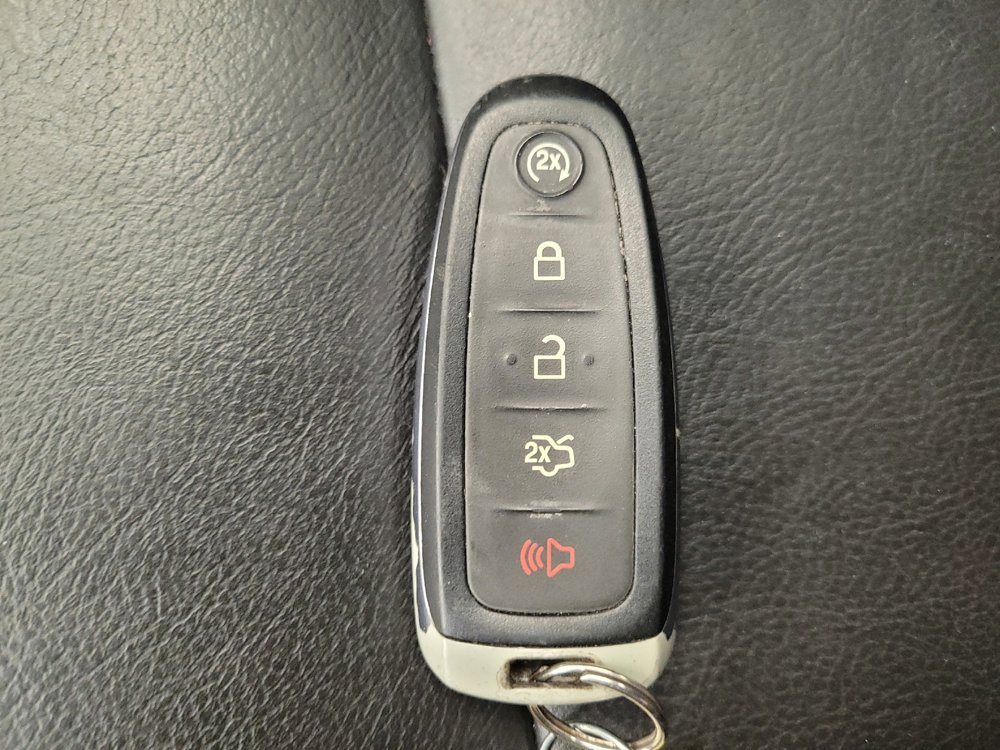 Used 2013 Ford Taurus SEL image 32