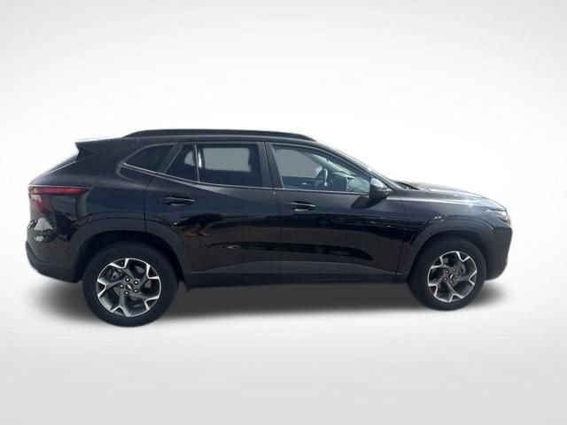 Used 2025 Chevrolet Trax LT FWD image 6