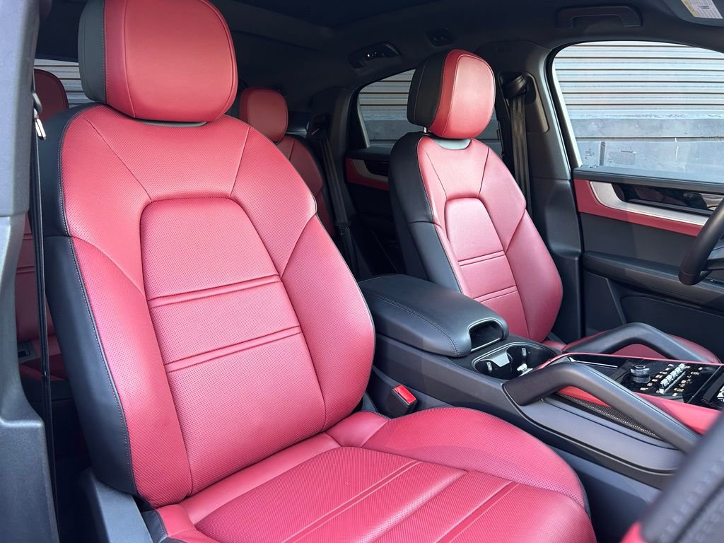 Certified 2025 Porsche Cayenne Coupe image 25