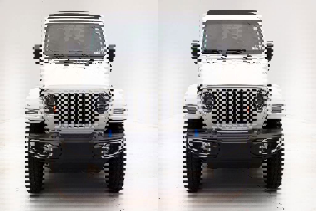 Used 2023 Jeep Wrangler Unlimited Sahara image 5