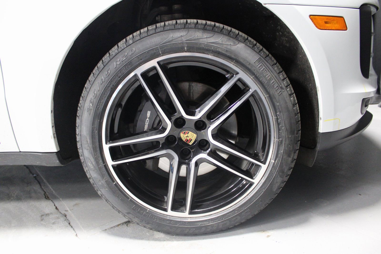 Certified 2021 Porsche Macan image 18