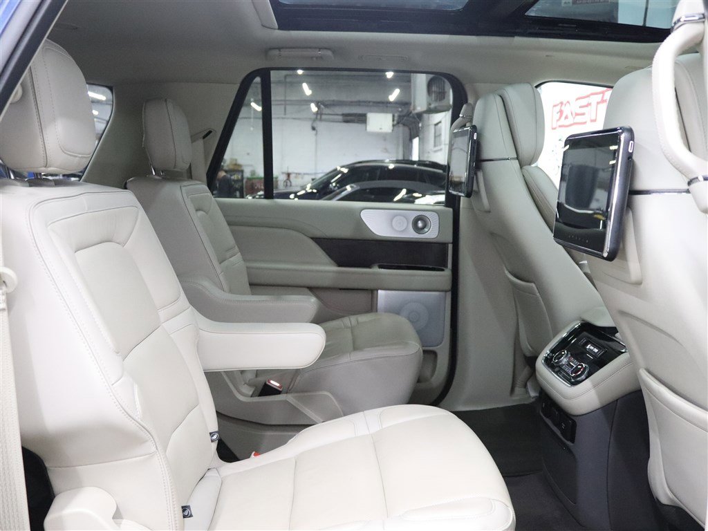 Used 2018 Lincoln Navigator L Reserve w/ Technology Package AWD/4WD image 25