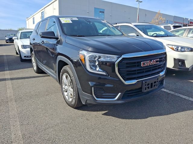 Used 2022 GMC Terrain SLE image 4