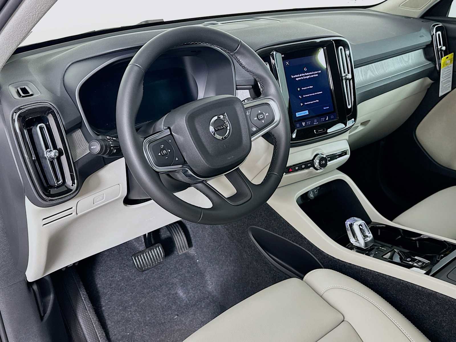 New 2026 Volvo XC40 B5 Plus w/ Protection Package Premier AWD/4WD image 9