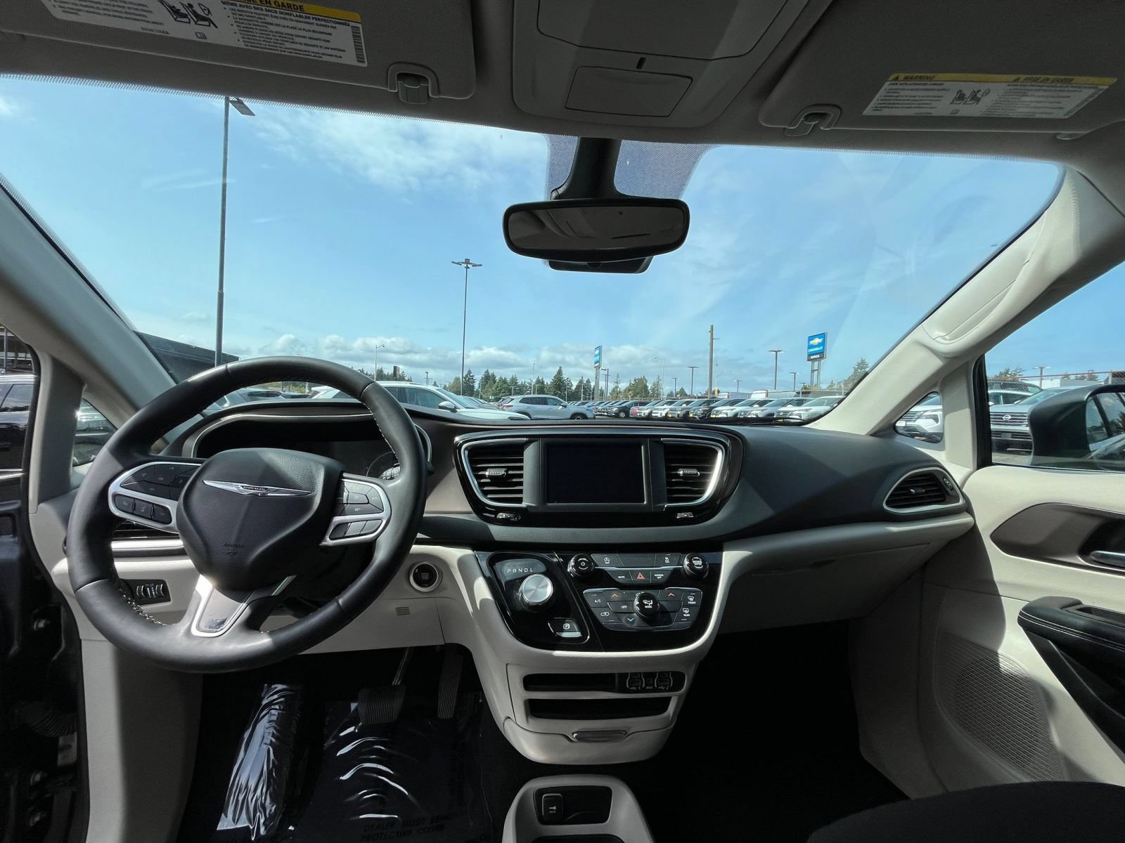 Used 2023 Chrysler Voyager LX FWD image 35
