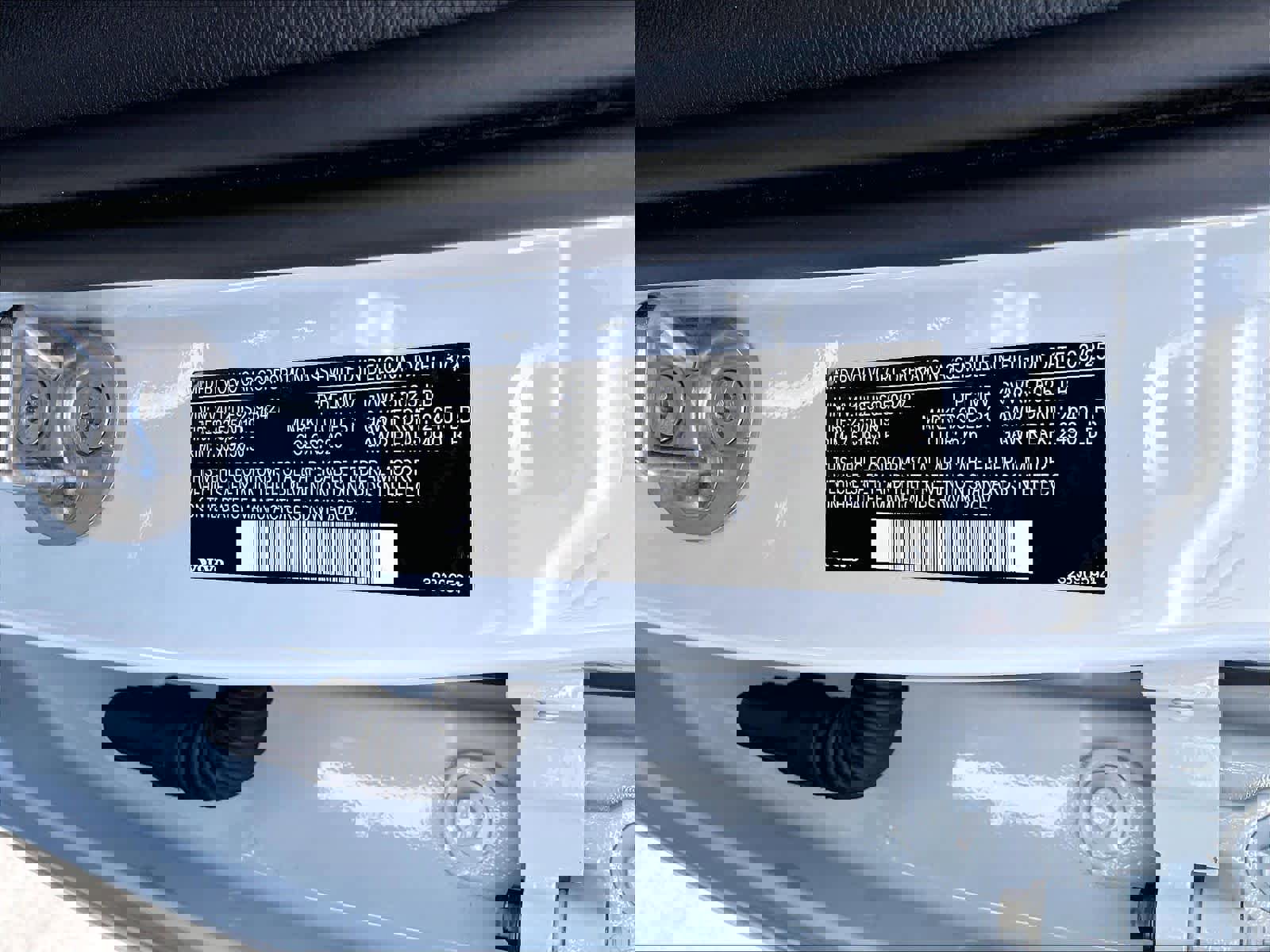 Used 2025 Volvo XC40 B5 Plus image 34