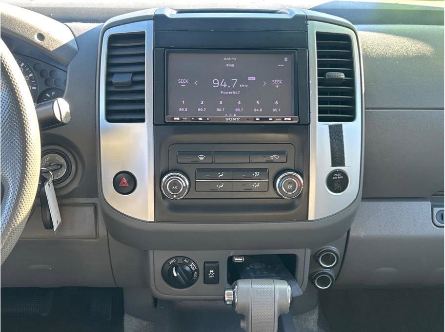 Used 2016 Nissan Frontier SV image 17