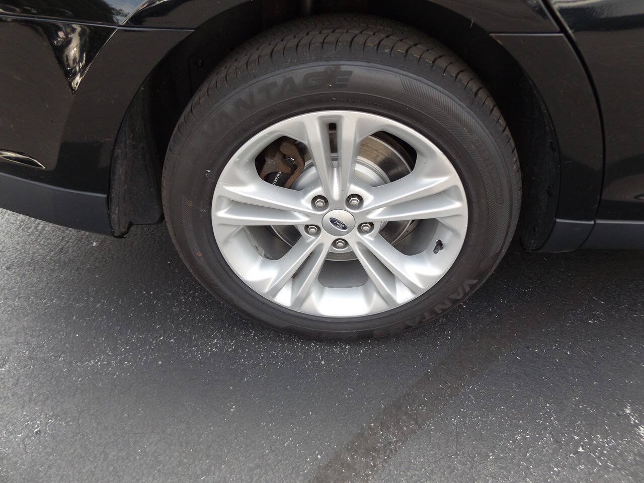 Used 2017 Ford Taurus SE FWD image 31