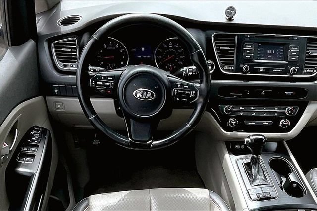Used 2017 Kia Sedona LX w/ LX Essentials Premium Package FWD image 5