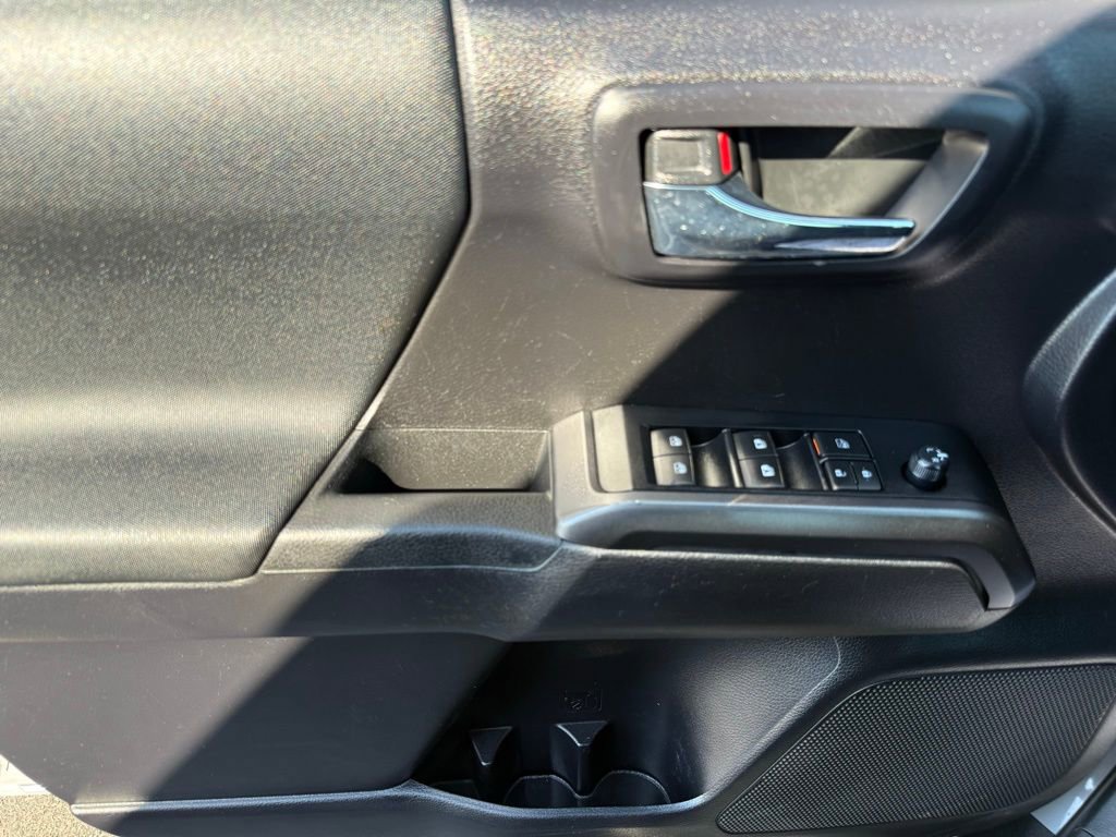 Used 2021 Toyota Tacoma TRD Off-Road w/ Technology Package AWD/4WD image 19