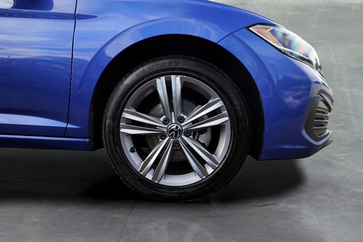 Used 2024 Volkswagen Jetta SE image 9