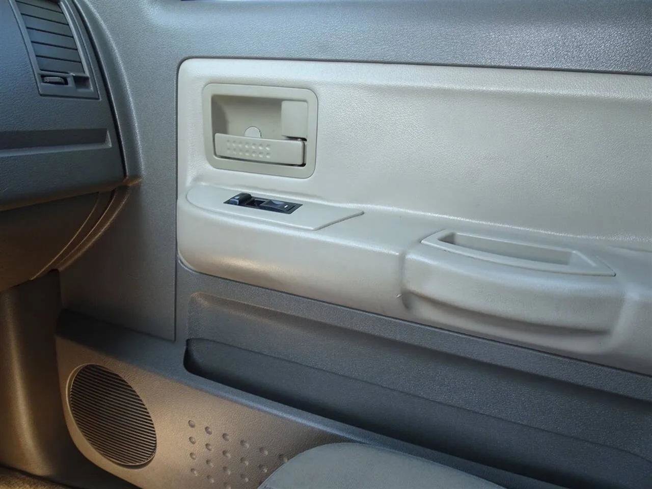 Used 2006 Dodge Dakota SLT w/ SLT Value Group image 24