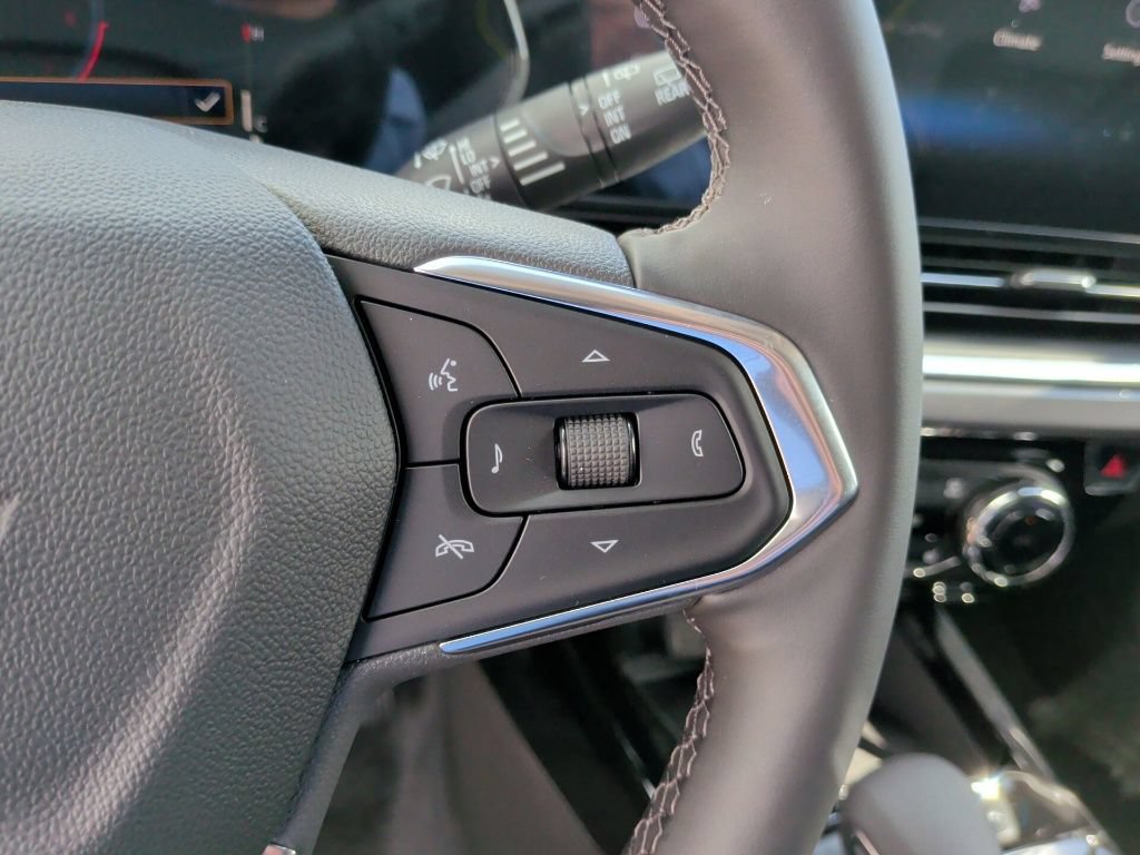 New 2026 Chevrolet Trax ACTIV w/ Sunroof Package FWD image 18