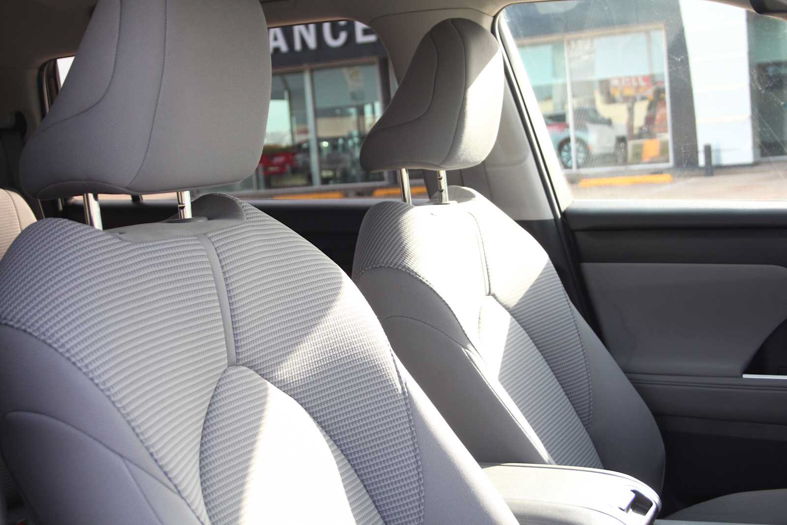 Used 2023 Toyota Highlander LE AWD/4WD image 18