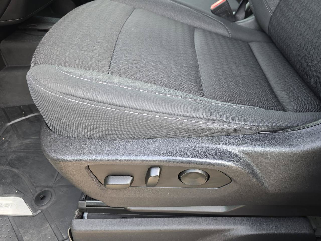 Used 2023 Chevrolet Silverado 1500 Custom AWD/4WD image 24