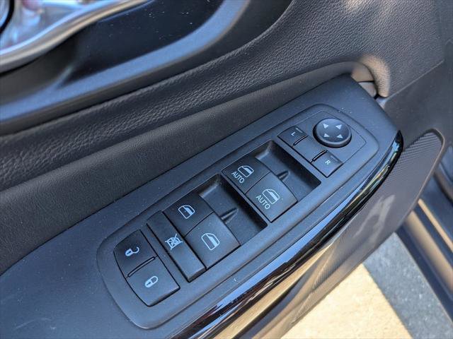 Certified 2023 Jeep Cherokee Altitude Lux image 11