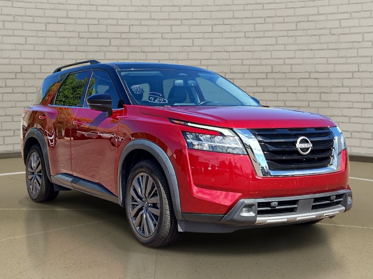 Used 2022 Nissan Pathfinder SL w/ SL Premium Package FWD image 3