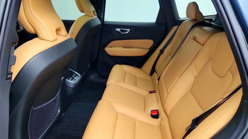 Used 2022 Volvo XC60 B5 Inscription w/ Advanced Package FWD image 20