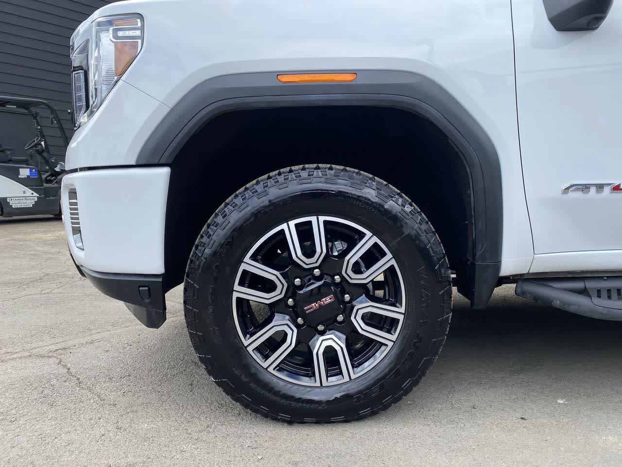 Used 2021 GMC Sierra 2500 AT4 w/ AT4 Premium Plus Package AWD/4WD image 11