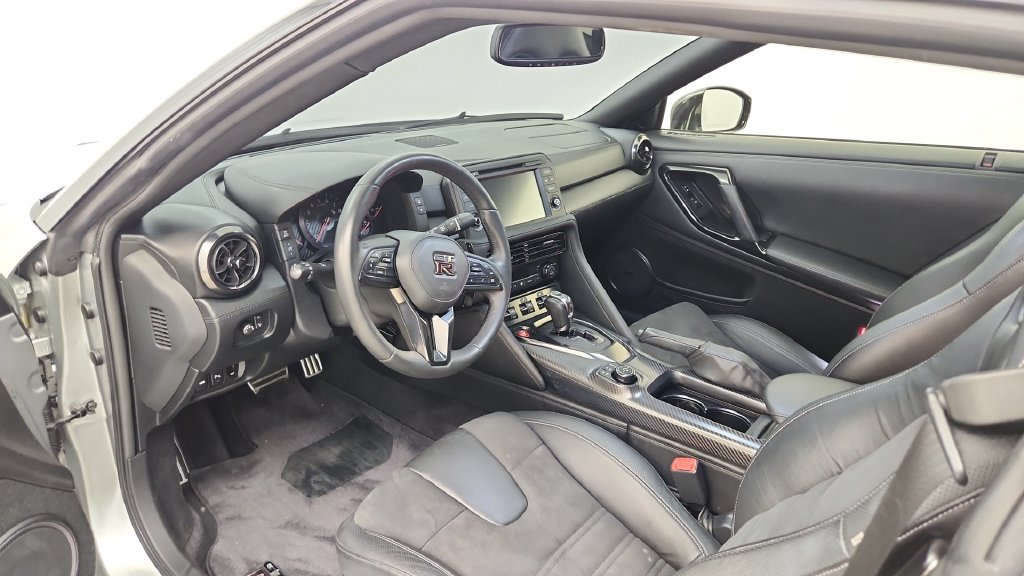 Used 2020 Nissan GT-R Premium AWD/4WD image 33