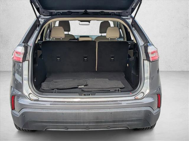 Used 2021 Ford Edge SE image 6
