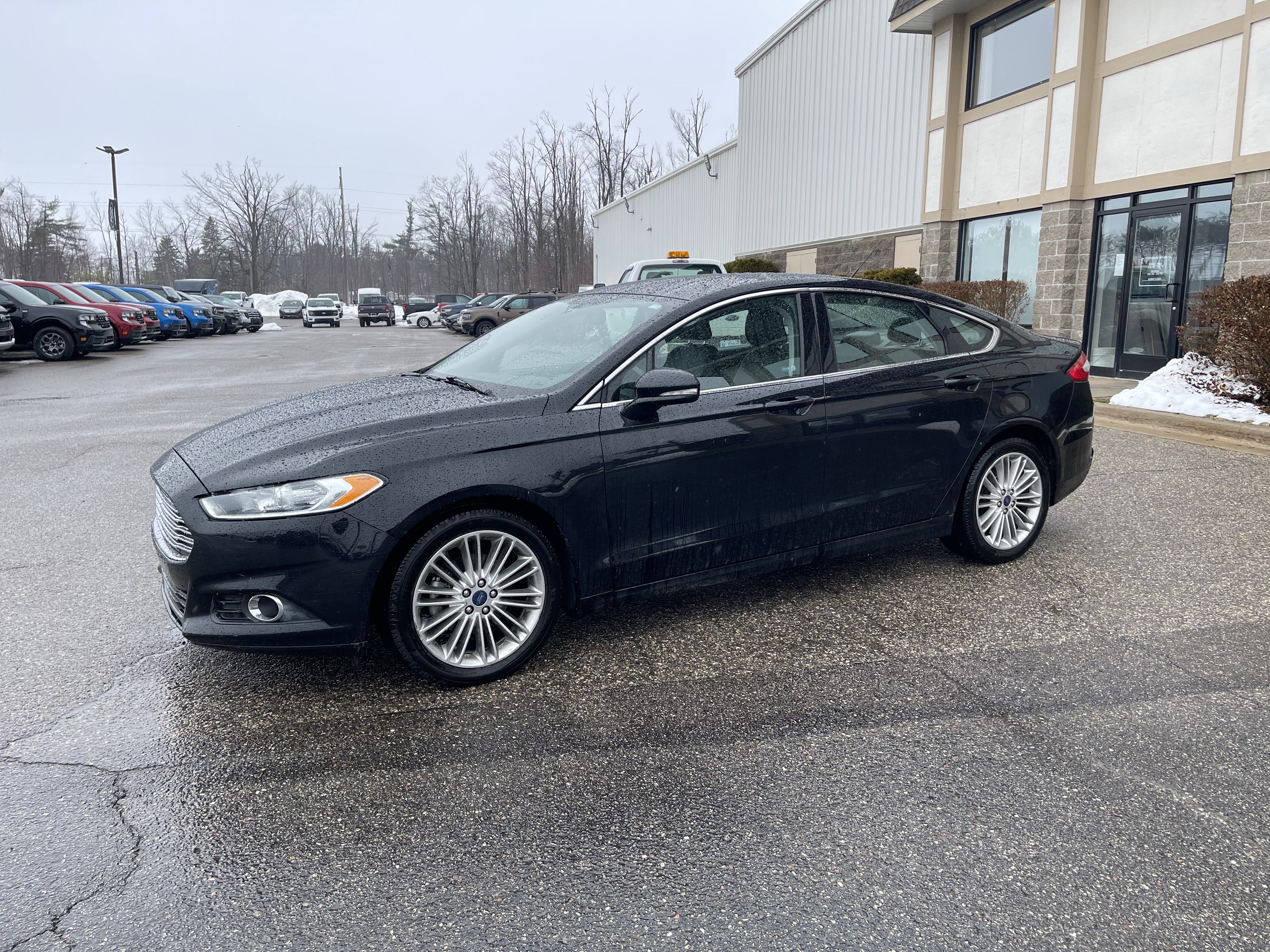 Used 2016 Ford Fusion SE w/ Equipment Group 202A image 8