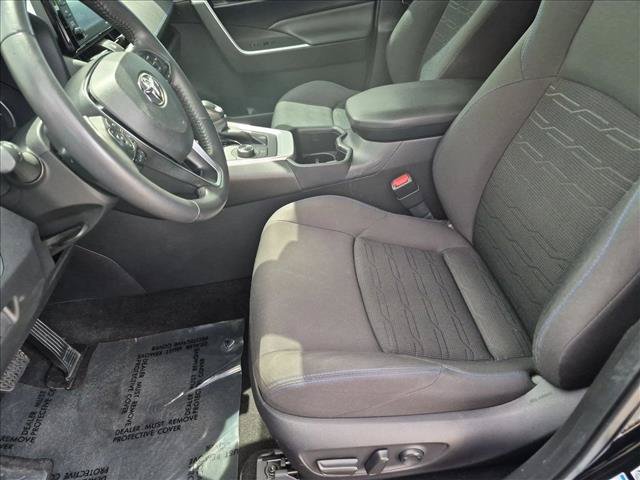 Used 2022 Toyota RAV4 SE AWD/4WD image 15