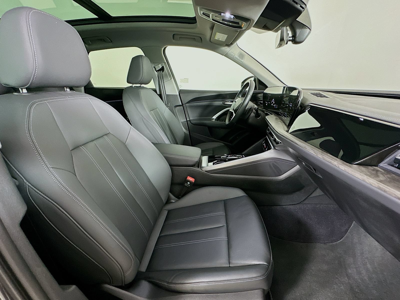 Used 2025 Audi Q5 Premium Plus w/ Premium Plus AWD/4WD image 43
