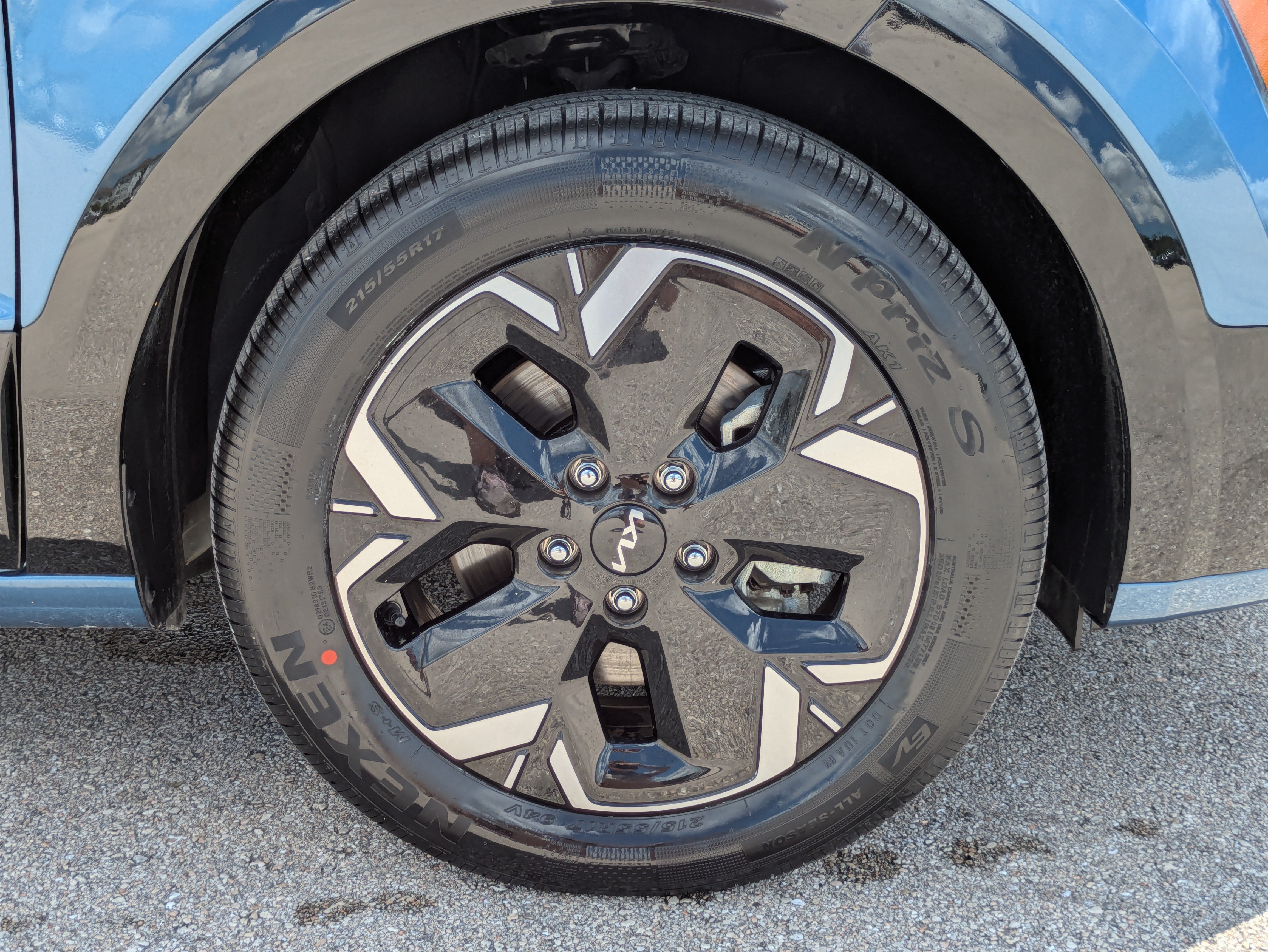 Certified 2024 Kia Niro Wind FWD image 11