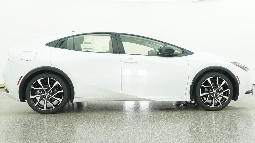 New 2026 Toyota Prius Plug-In Hybrid FWD image 5