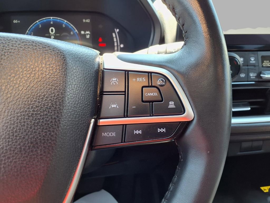 Used 2025 Toyota Grand Highlander AWD image 13