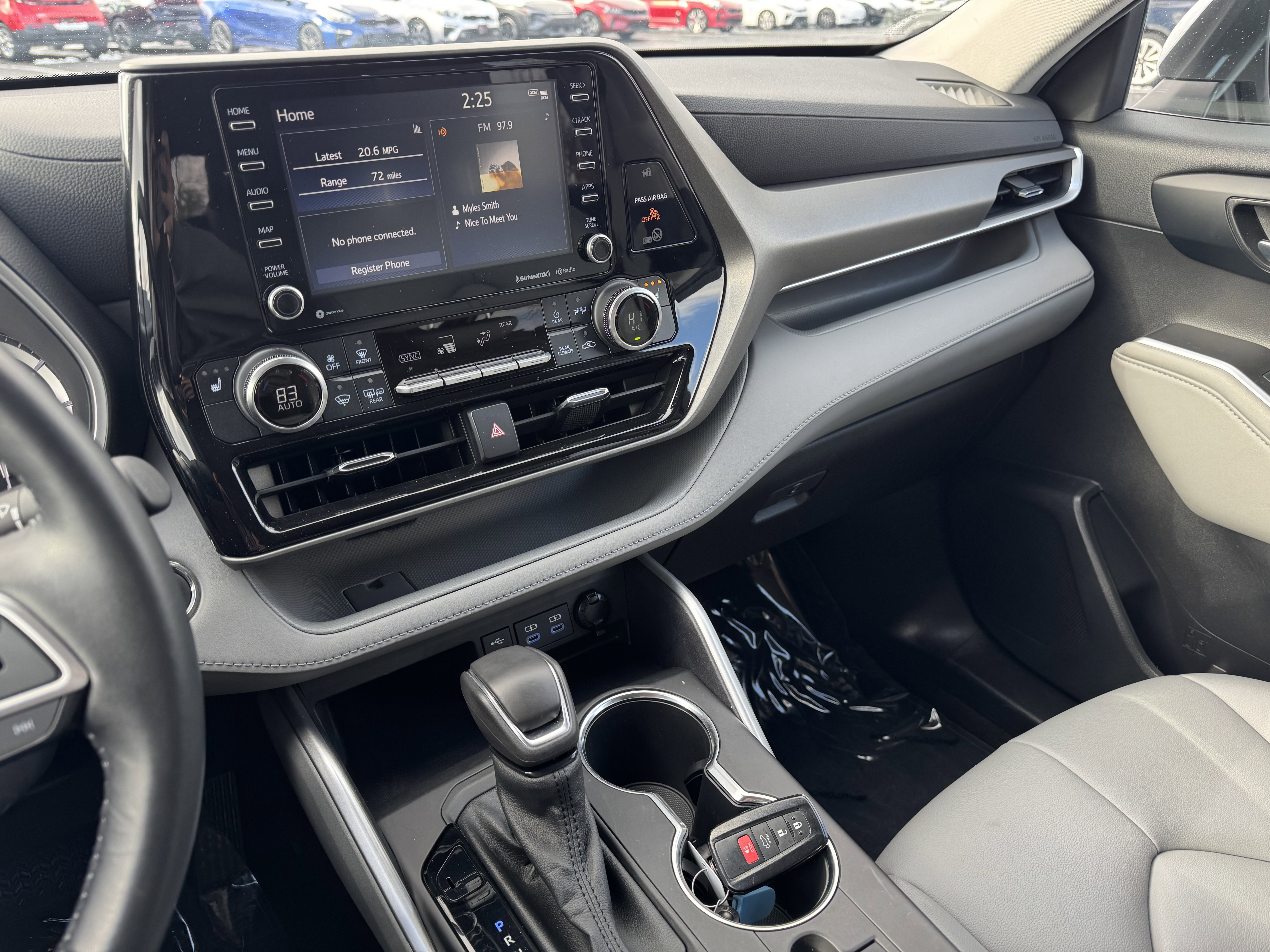 Used 2022 Toyota Highlander XLE image 29