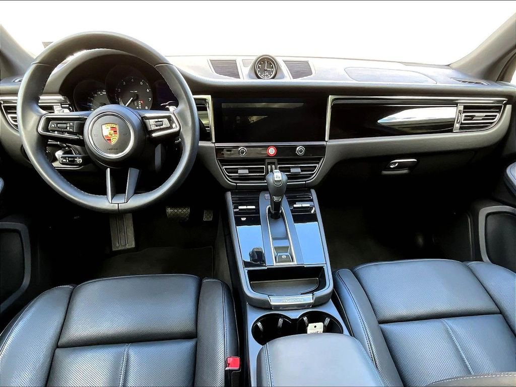 Used 2025 Porsche Macan image 18