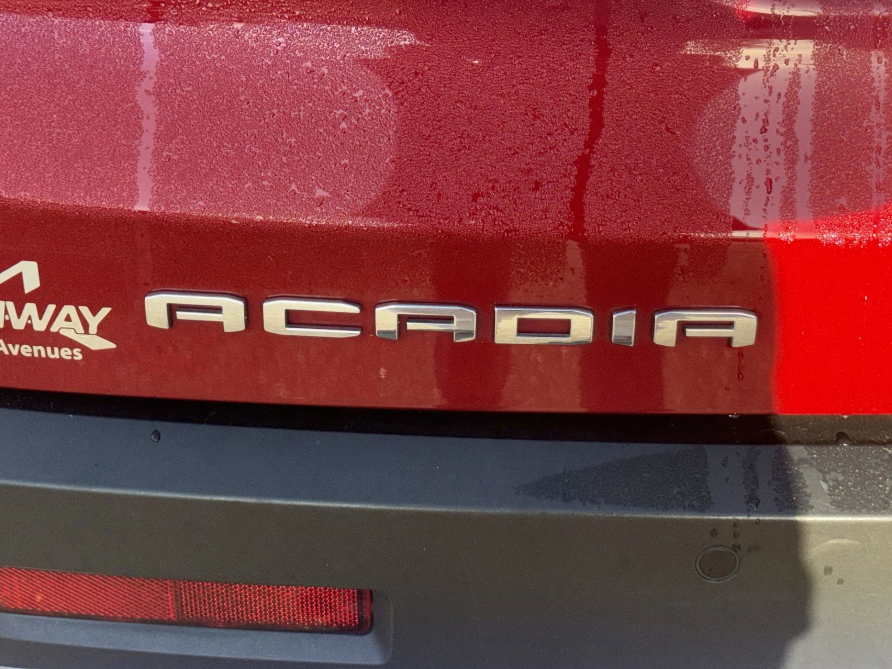 Used 2023 GMC Acadia SLE image 9