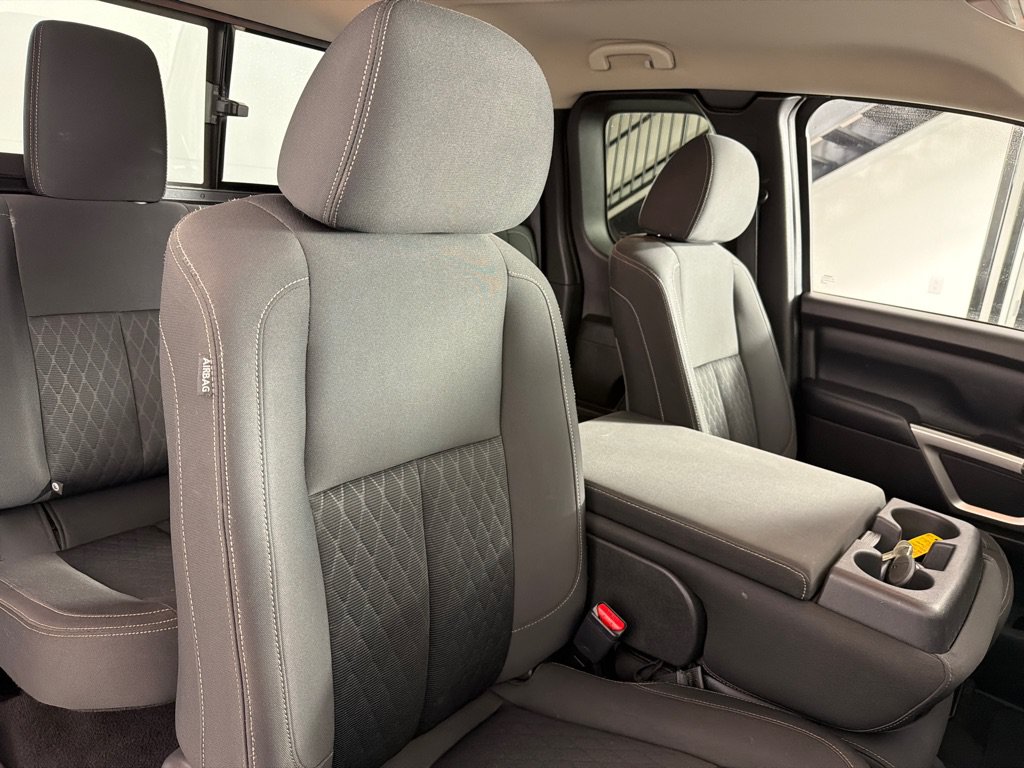 Used 2017 Nissan Titan SV AWD/4WD image 19