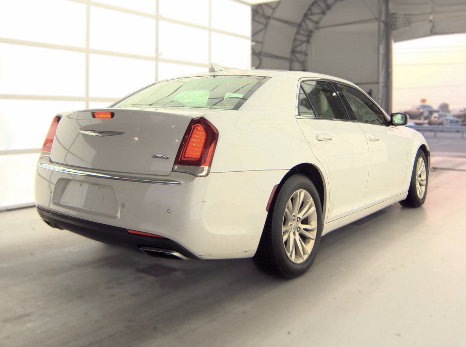 Used 2016 Chrysler 300 Limited RWD image 3