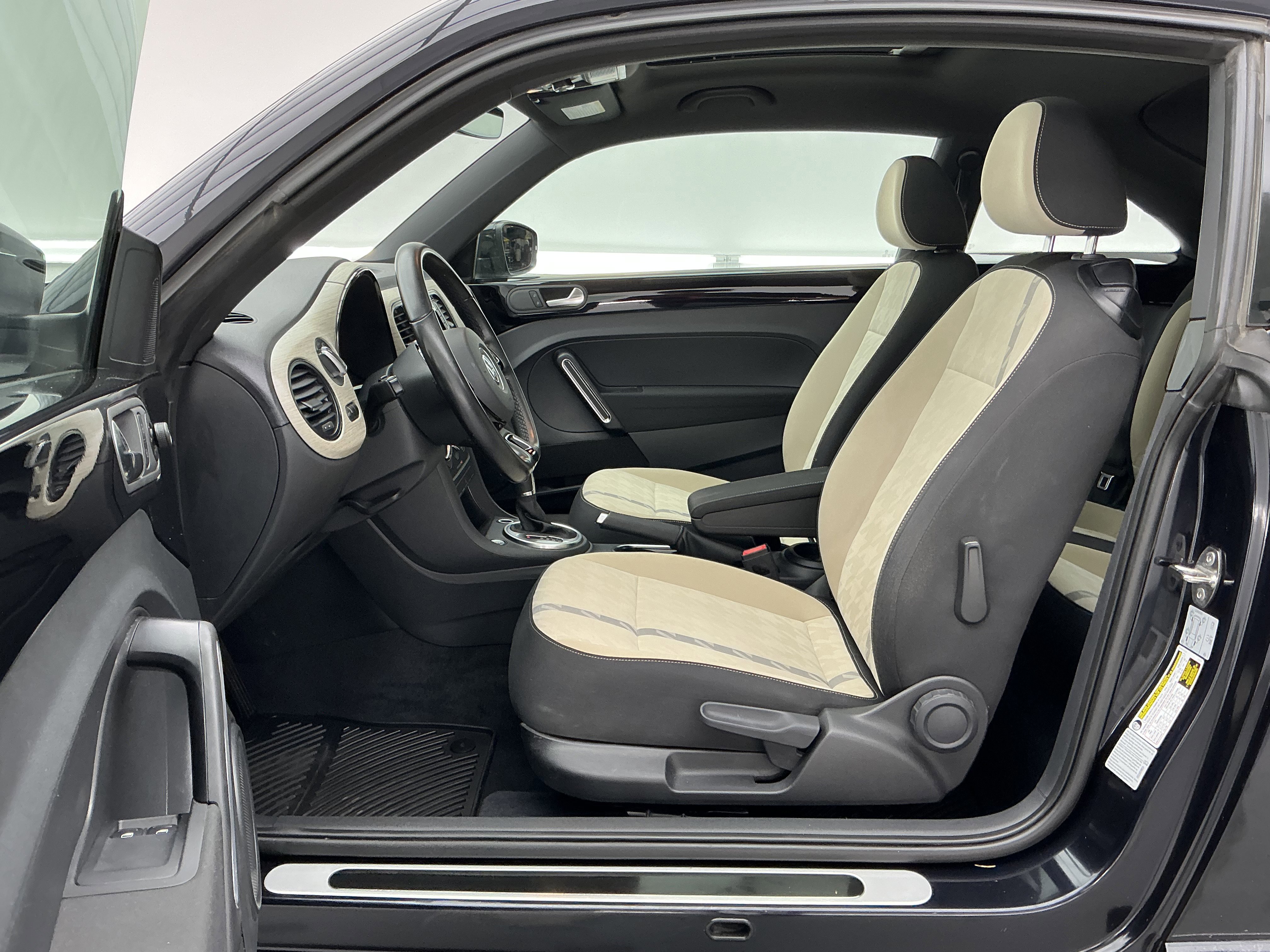 Used 2018 Volkswagen Beetle 2.0T Coast image 16