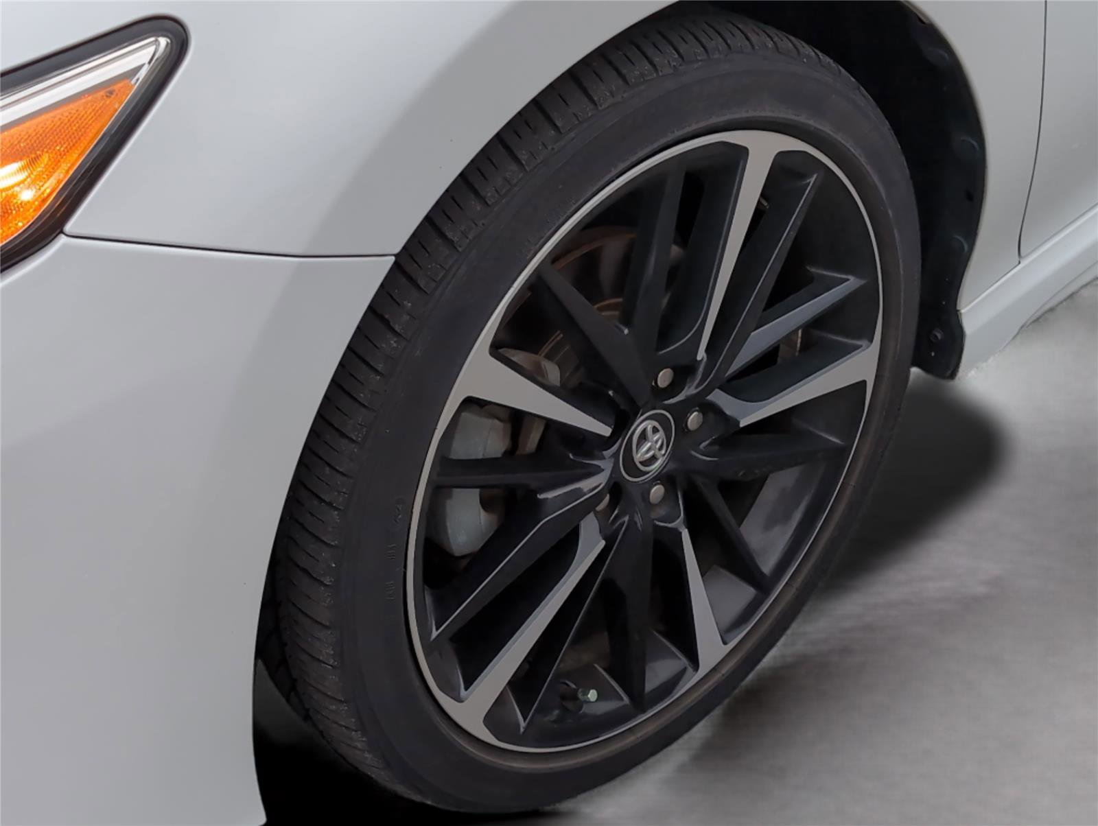 Used 2020 Toyota Camry XSE image 32