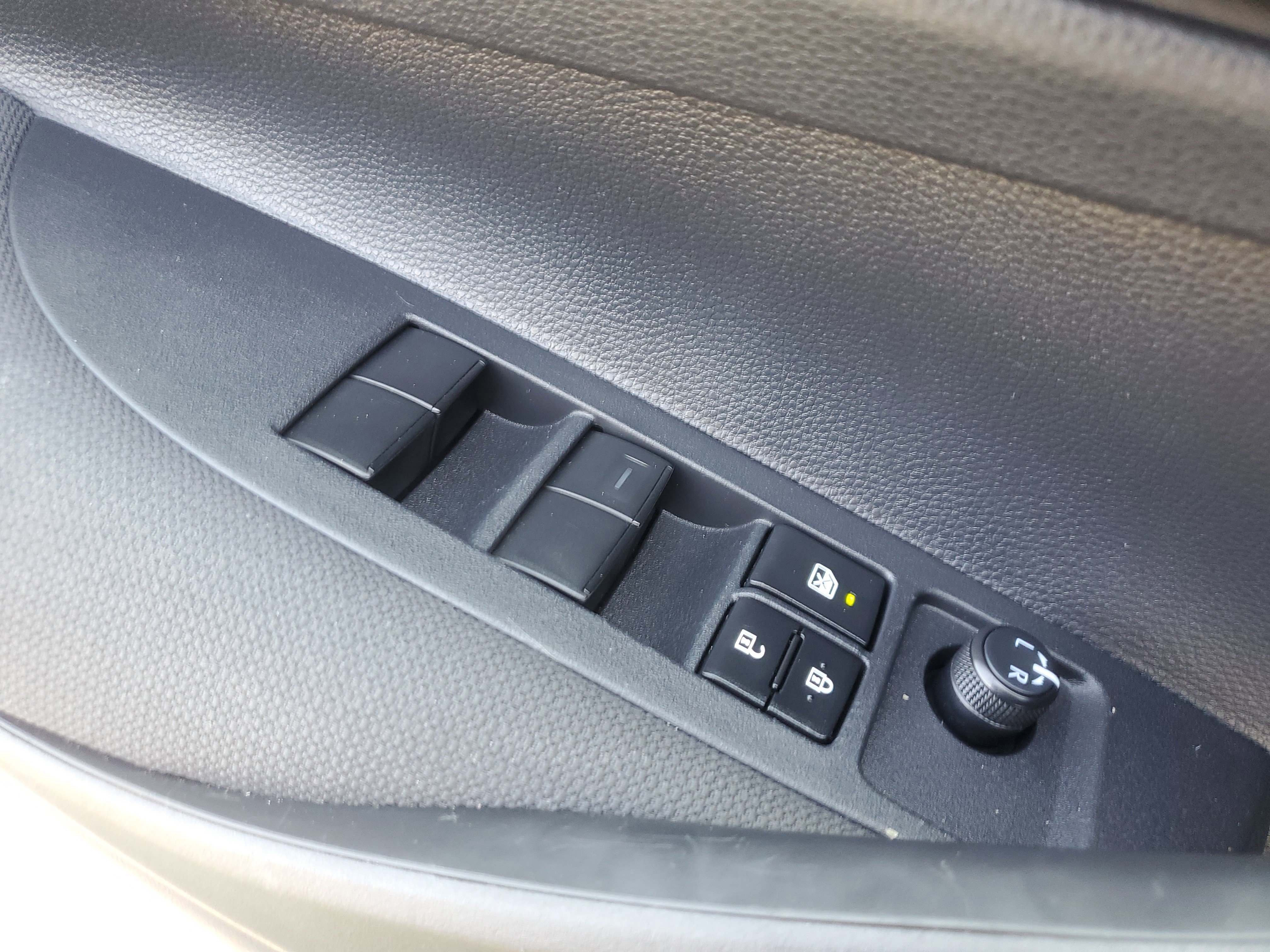 Used 2025 Toyota Corolla LE image 30