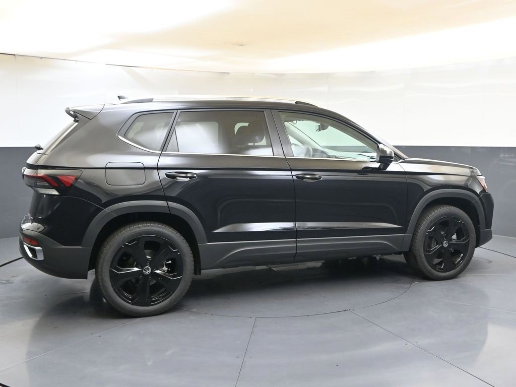New 2025 Volkswagen Taos SEL image 6