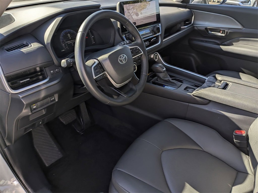 Used 2025 Toyota Grand Highlander FWD image 17