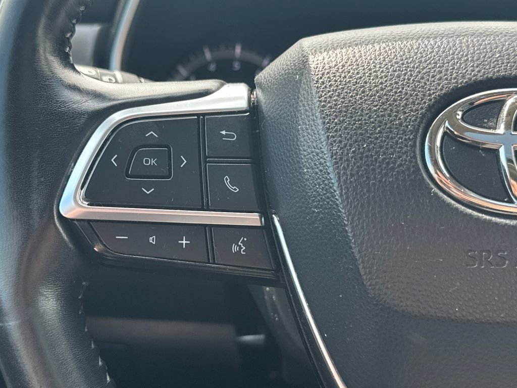 Used 2021 Toyota Highlander XLE AWD/4WD image 22