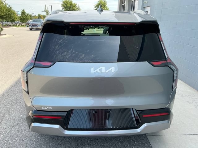 Used 2024 Kia EV9 Land AWD/4WD image 3
