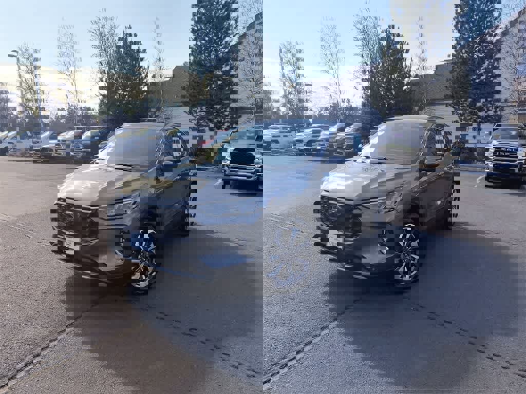 Used 2023 Ford Escape Platinum image 2