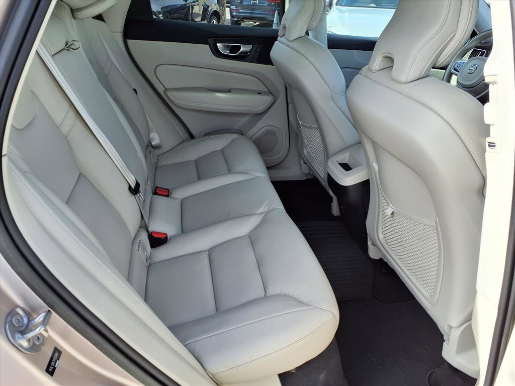 Certified 2023 Volvo XC60 B5 Plus image 15