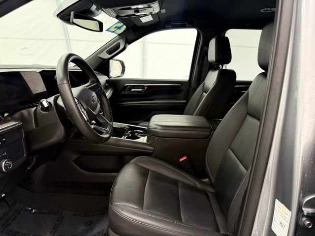 Used 2025 Chevrolet Suburban Z71 AWD/4WD image 14