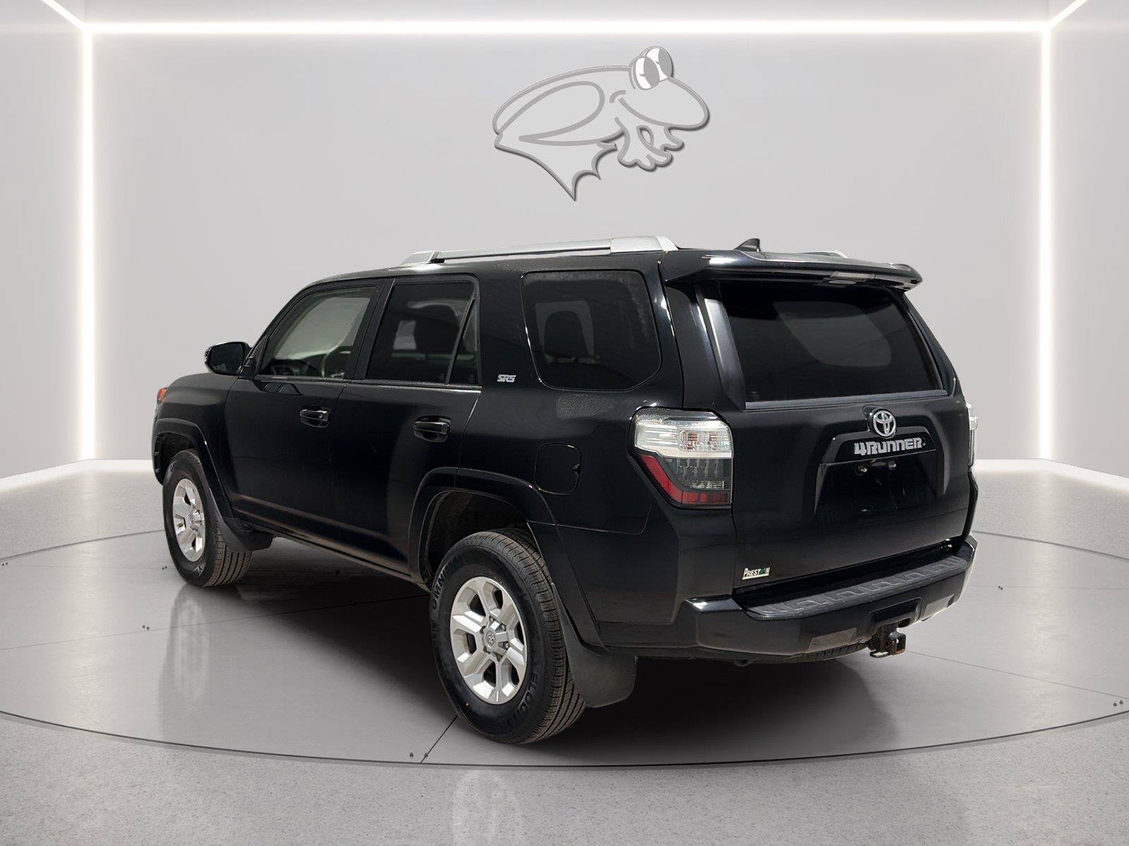 Used 2018 Toyota 4Runner SR5 Premium AWD/4WD image 3